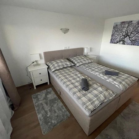 Malibu Apartman Мишкольц Экстерьер фото